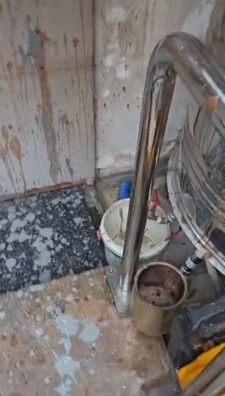 Yêu đương rồi chia tay, 30 năm sau người đàn ông khốn khổ khi bạn gái cũ xuất hiện, liên tục quấy rối- Ảnh 2.