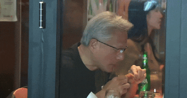 Chủ tịch Samsung và CEO Nvidia đi ăn gà uống bia, sau đó cả 2 cùng viral vì một lý do rất lạ 26 Chủ tịch Samsung và CEO Nvidia đi ăn gà uống bia, sau đó cả 2 cùng viral vì một lý do rất lạ acd2xo4vcza65lr3j6q66ucq64 1761902391665519103984 1761912791626 17619127918132033405568 0 0 465 744 crop 1761912817048845505754gifpng