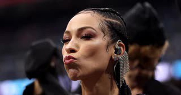 Chiếc váy gây phẫn nộ add 17634523587922056109310 0 0 168 320 crop 17634523724481879453458jpg