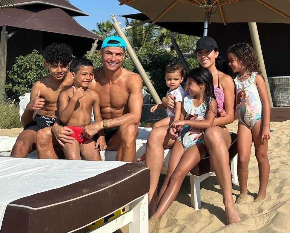 C. Ronaldo mất gần 10 năm để cầu hôn bạn gái- Ảnh 3.