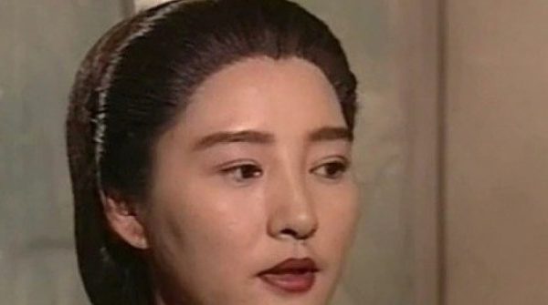 Chuyện ít biết về ám khí đáng sợ của phái Cổ Mộ adt1734314607 phan cam 8431 30 0 376 660 crop 9439 anh cat 3 2 auto cropjpeg