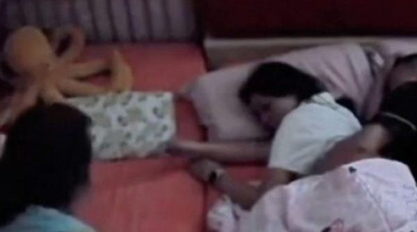 Con dâu đăng tải đoạn video mẹ chồng đêm nào cũng lén vào giường ngủ hai vợ chồng, cõi mạng bùng nổ bình luận 28 Con dâu đăng tải đoạn video mẹ chồng đêm nào cũng lén vào giường ngủ hai vợ chồng, cõi mạng bùng nổ bình luận adt1736046026 3429 642 local anh cat 3 2 auto cropjpg