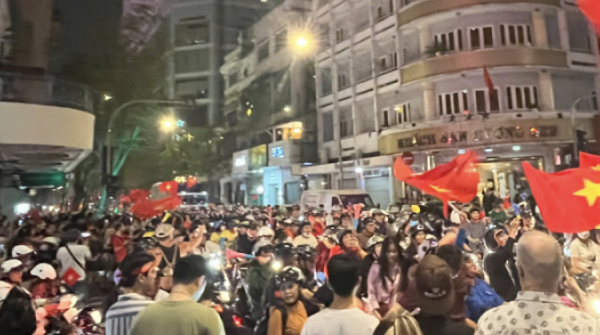 Người nước ngoài choáng ngợp với văn hóa 'đi bão' ở Việt Nam adt1736130406 screen shot 2025 01 06 at 01 0 2777 anh cat 3 2 auto croppng