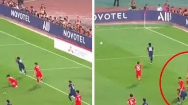 Cầu thủ ĐT Thái Lan ném giày của Văn Thanh có bị tính phạm lỗi không mà trọng tài bỏ qua? 30 Cầu thủ ĐT Thái Lan ném giày của Văn Thanh có bị tính phạm lỗi không mà trọng tài bỏ qua? adt1736145701 shoe ava 8317 1002 anh cat 3 2 auto cropjpg