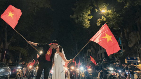 Chụp ảnh cưới trong đêm 'đi bão' adt1736153631 anh man hinh 2025 01 06 luc 13 6152 anh cat 3 2 auto croppng