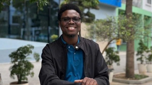 Hành trình chữa lành của chàng trai Nigeria ở Việt Nam 27 Hành trình chữa lành của chàng trai Nigeria ở Việt Nam adt1736297140 a8d4ae173a75862bdf64 736 7135 2852 6 anh cat 3 2 auto cropjpg