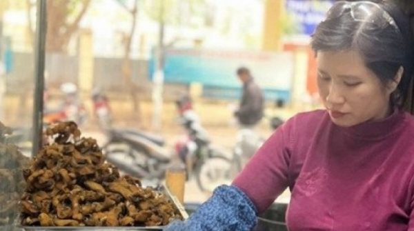 Bỏ việc gắn bó 18 năm về bán bún cá, người phụ nữ ở Hà Nội thay đổi cuộc đời adt1736384505 bo viec gan bo 18 nam ve ban bun ca anh cat 3 2 auto cropjpg