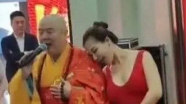 "Đường Tăng" Từ Thiếu Hoa gây tranh cãi với màn biểu diễn phản cảm ở tuổi 67 27 "Đường Tăng" Từ Thiếu Hoa gây tranh cãi với màn biểu diễn phản cảm ở tuổi 67 adt1736572577 xuan son 9 16515 46 0 287 461 crop 8 anh cat 3 2 auto cropjpg