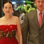 2 cuộc hôn nhân của người phụ nữ Thái Lan quyền lực, chiếm spotlight trên khán đài trận chung kết AFF Cup 2024 adt1736652260 2145 980 thumbnail auto crop 750x563 anh cat 3 2 auto cropjpg