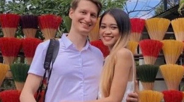 Chàng rể Đức cùng vợ Việt đi ăn giỗ, hạnh phúc khi thấy cảnh ở quê adt1736901850 chang re duc ve que vo viet an gio h anh cat 3 2 auto cropjpg