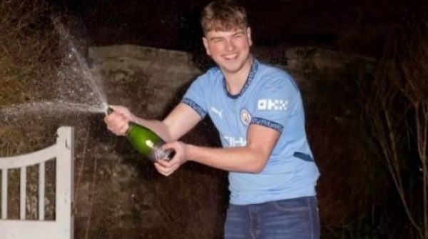 Chàng trai 20 tuổi thành triệu phú sau một đêm vẫn đi sửa cống 30 Chàng trai 20 tuổi thành triệu phú sau một đêm vẫn đi sửa cống adt1737177284 trungso1t 1690 7318 1730 anh cat 3 2 auto cropjpg