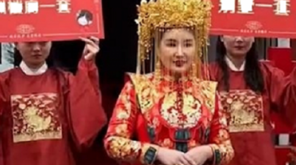 Lấy chồng xa, cô dâu quyết mang hơn 100 tỷ đồng để "phòng thân" 27 Lấy chồng xa, cô dâu quyết mang hơn 100 tỷ đồng để "phòng thân" adt1737246887 lay chong xa co dau tu chuan bi cua anh cat 3 2 auto croppng