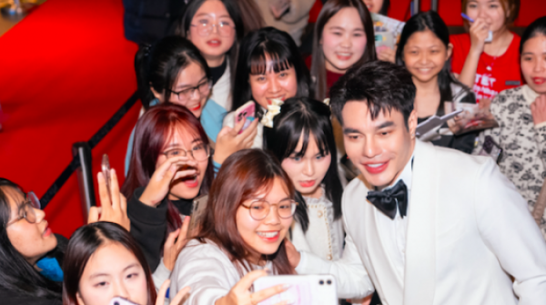 Lê Dương Bảo Lâm gây náo loạn thảm đỏ ra mắt phim Tết của Trấn Thành tại Hà Nội adt1737510073 le duong bao lam gay nao loan tham d anh cat 3 2 auto croppng