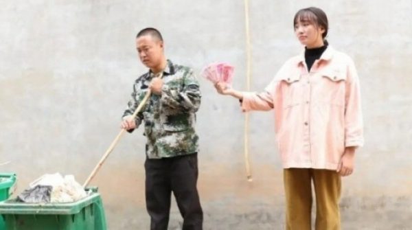 Tình cờ gặp chồng cũ đi nhặt rác, tôi cho anh 3 triệu, không ngờ hôm sau anh đưa tôi 100 triệu adt1737512643 6824 227 thumbnail auto crop 750x563 anh cat 3 2 auto cropjpg