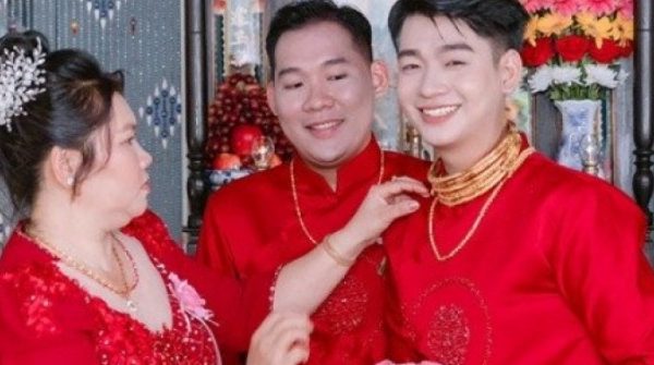 Hai chàng trai tổ chức đám cưới linh đình, nhận quà 15 cây vàng adt1737592595 hai chang trai to chuc dam cuoi linh anh cat 3 2 auto cropjpg