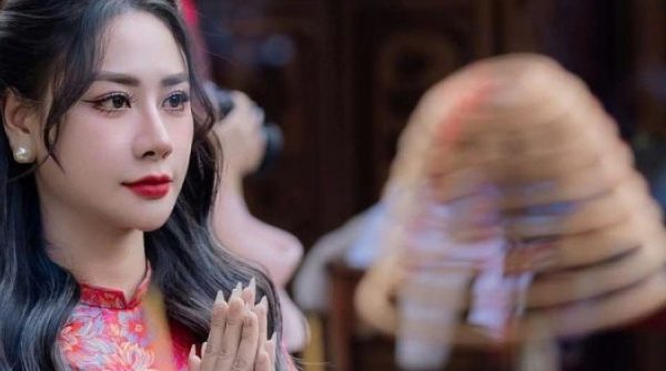 Lên chùa 'sám hối' dịp cuối năm 28 Lên chùa 'sám hối' dịp cuối năm adt1737596329 z8 c5256faa7779e38 8837 5435 8440 anh cat 3 2 auto cropjpg
