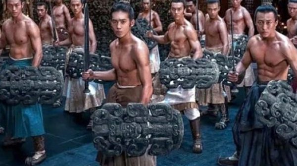 Dàn 'tráng sĩ Phong Thần' diễn điệu múa rắn 26 Dàn 'tráng sĩ Phong Thần' diễn điệu múa rắn adt1737609864 trang si phong than 2667 1914 8547 2 anh cat 3 2 auto cropjpg