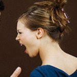 Thấy bạn gái đuổi anh shipper, tôi thưởng nóng 500 nghìn cho anh ấy adt1737772788 cai nhua vold anh cat 3 2 auto croppng