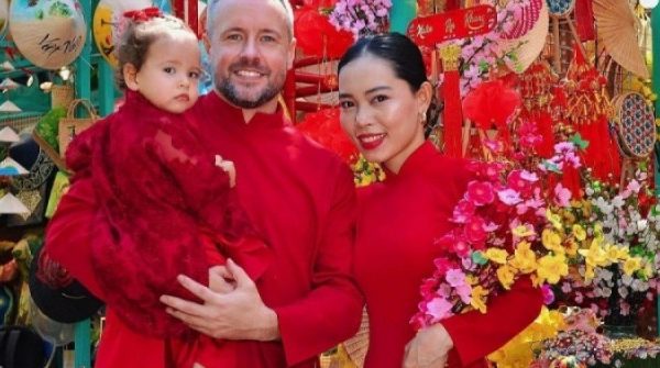 Tết Việt trong mắt các chàng rể Tây 28 Tết Việt trong mắt các chàng rể Tây adt1737941274 40cd8f22 5aca 4a1a 8efd 9075 3602 8 anh cat 3 2 auto cropjpg