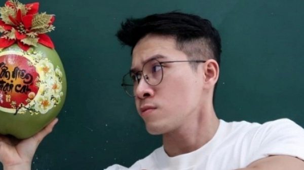 Chàng trai cơ bắp có tài trang trí dừa Tết, làm 1 tuần kiếm hơn 20 triệu đồng 28 Chàng trai cơ bắp có tài trang trí dừa Tết, làm 1 tuần kiếm hơn 20 triệu đồng adt1738030898 chang trai co bap co tai trang tri d anh cat 3 2 auto cropjpg