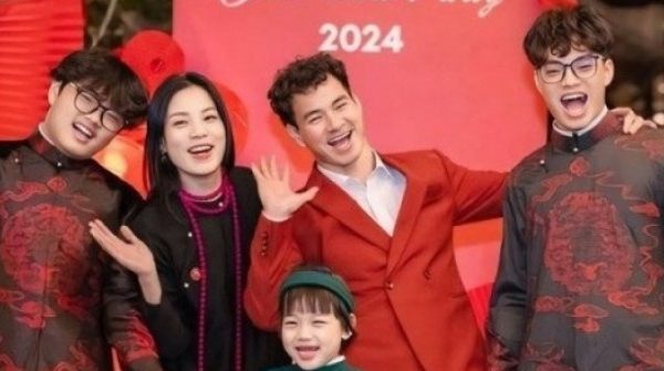 Ảnh hiếm hoi của gia đình Cục trưởng Xuân Bắc, NSND Tự Long gửi lời chúc đầu năm 27 Ảnh hiếm hoi của gia đình Cục trưởng Xuân Bắc, NSND Tự Long gửi lời chúc đầu năm adt1738136607 anh hiem hoi cua gia dinh cuc truong anh cat 3 2 auto cropjpeg