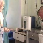 Cụ ông 98 tuổi lì xì cho em gái 96 tuổi; cụ bà xấu hổ khi được chồng 90 tuổi mừng tuổi adt1738241043 img 7797 9656 8623 anh cat 3 2 auto cropjpeg