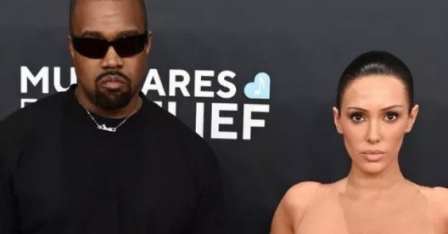 Vợ nam ca sĩ mặc như khỏa thân trên thảm đỏ có bị phạt tù? adt1738720655 vo nam ca si mac nhu khoa than tren anh cat 3 2 auto cropjpg 1