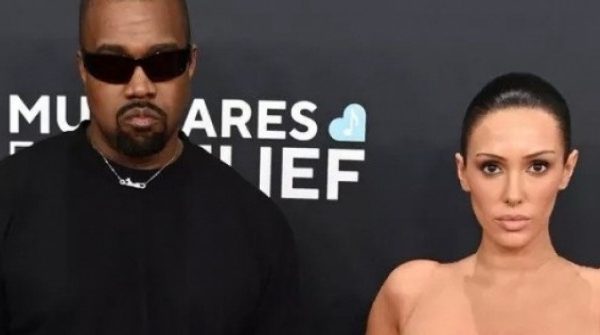 Vợ nam ca sĩ mặc như khỏa thân trên thảm đỏ có bị phạt tù? adt1738720655 vo nam ca si mac nhu khoa than tren anh cat 3 2 auto cropjpg