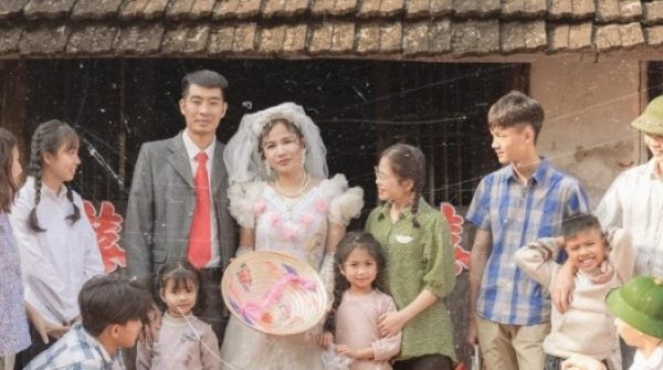 Bộ ảnh cưới thập niên 90 của cô giáo dạy văn được dân mạng khen nức nở adt1738895154 bo anh cuoi thap nien 90 cua co giao anh cat 3 2 auto cropjpg