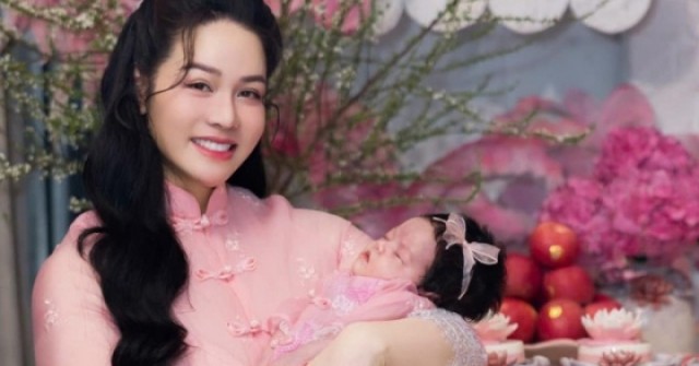 Nhật Kim Anh làm tiệc đầy tháng con gái ở biệt thự sân vườn adt1739375334 anh1 7167 6492 7337 anh cat 3 2 auto cropjpg 1