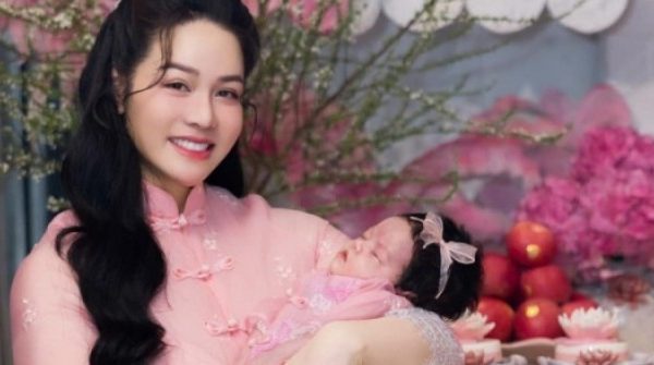 Nhật Kim Anh làm tiệc đầy tháng con gái ở biệt thự sân vườn adt1739375334 anh1 7167 6492 7337 anh cat 3 2 auto cropjpg