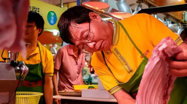 Chàng trai tốt nghiệp đại học số 1 châu Á, đi bán thịt lợn bị dè bỉu giờ ra sao? adt1739661572 chang trai tot nghiep dai hoc so 1 c anh cat 3 2 auto croppng