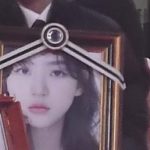 Lễ tang Kim Sae Ron qua đời ở tuổi 25: Mẹ đi không vững, người thân phải dìu adt1739949618 le tang kim sae ron qua doi o tuoi 2 anh cat 3 2 auto cropjpg