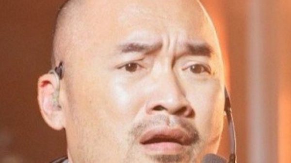 Tiến Luật cầu xin khán giả 30 Tiến Luật cầu xin khán giả adt1740298050 dsc00590 7885 699 7 6290 4124 anh cat 3 2 auto cropjpg