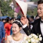 Cô gái Hà Nội cao 1m49 yêu chàng 1m83, ngày cưới khiến quan khách bật cười adt1740444600 co gai ha noi cao 1m49 lay chong 1m8 anh cat 3 2 auto cropjpg