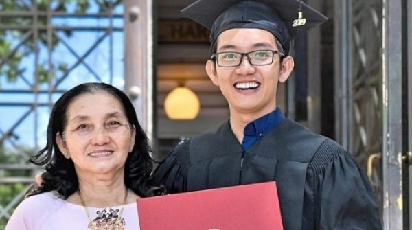 Chàng trai 4 lần trở thành thủ khoa vì ước mơ của mẹ adt1740632133 nam sinh 4 lan tro thanh thu khoa vi anh cat 3 2 auto cropjpg