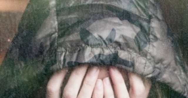 adt1740633101-vet-seo-tren-mat-con-gai-han-noi-dau-anh-cat-3-2-auto-cropjpg-1 Vết sẹo trên mặt con gái hằn nỗi đau thương về người bố lúc tỉnh, lúc say adt1740633101 vet seo tren mat con gai han noi dau anh cat 3 2 auto cropjpg 1