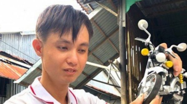 Nghị lực phi thường của chàng trai khiếm khuyết đam mê mô hình xe 30 Nghị lực phi thường của chàng trai khiếm khuyết đam mê mô hình xe adt1740963006 z2 37cf114d856d6064d41c69c307 1454 2 anh cat 3 2 auto cropjpg