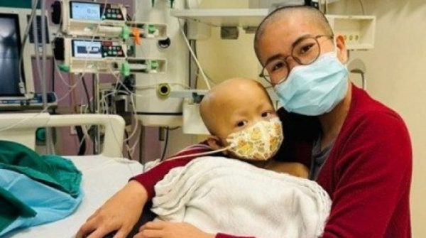 Mẹ bé Bắp bất ngờ 'xuống tóc', viết tâm thư adt1740969969 me be bap bat ngo xuong toc viet tam anh cat 3 2 auto cropjpg