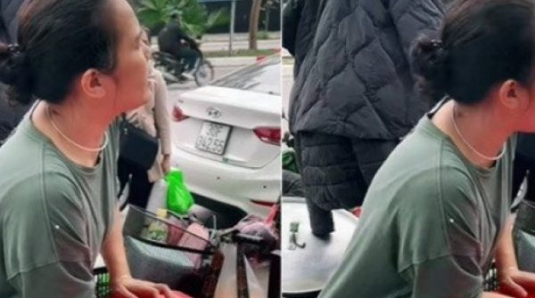 Lời trách móc ‘chói tai’ của người phụ nữ phát cơm từ thiện gây xúc động 29 Lời trách móc ‘chói tai’ của người phụ nữ phát cơm từ thiện gây xúc động adt1741174531 loi trach moc choi tai cua nguoi phu anh cat 3 2 auto cropjpg