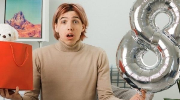 Dân mạng đùa cực hóm về ngày 8/3 adt1741331483 tangquua 75825 anh cat 3 2 auto cropjpg