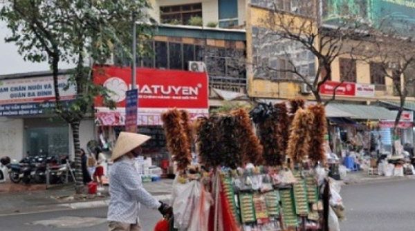 Ước mơ giản đơn của những nữ lao động tự do trong ngày 8/3 adt1741393700 lao dong 1 84765 207 0 1807 2560 cro anh cat 3 2 auto cropjpg