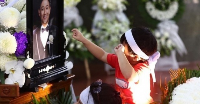 Con trai Quý Bình ngơ ngác đội tang cha adt1741500309 z1da881c75f4ed9092 5710 6864 7217 anh cat 3 2 auto cropjpg 1