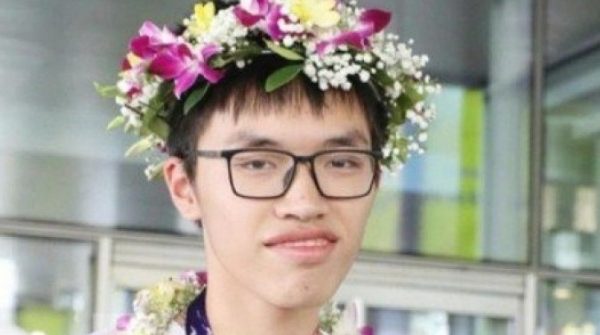 Thân Thế Công – từ cậu bé 'nghiện' game đến nhà Vô địch Olympic Vật lý quốc tế 29 Thân Thế Công – từ cậu bé 'nghiện' game đến nhà Vô địch Olympic Vật lý quốc tế adt1741673980 tp 1 4216 4042 anh cat 3 2 auto cropjpg