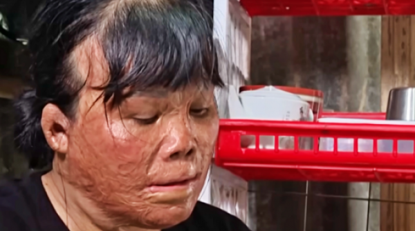 Cứu bé trai 2 tuổi khỏi đám cháy, người phụ nữ nhận trái ngọt sau 18 năm adt1742277995 cuu dua be 2 tuoi khoi dam chay nguo anh cat 3 2 auto croppng