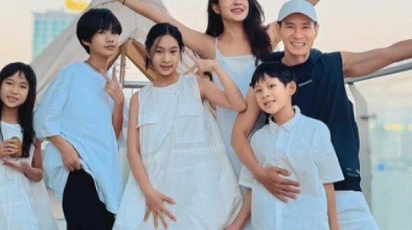 Hạnh phúc viên mãn của Lý Hải - đạo diễn phim ‘Lật mặt 8: Vòng tay nắng’ adt1742521743 ly hai 11 6888 9 0 729 1152 crop 397 anh cat 3 2 auto cropjpg