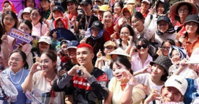 Gần 150.000 khán giả đi xem concert Anh trai vượt ngàn chông gai TPHCM adt1742873594 tp 6 6594 5633 anh cat 3 2 auto cropjpg 1