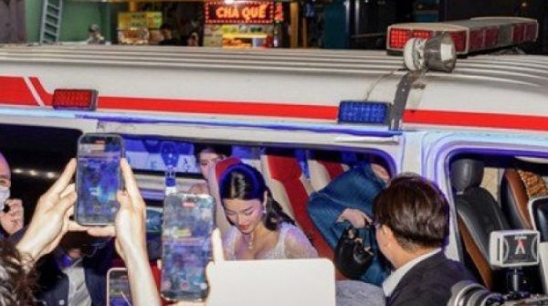 Đoàn phim dùng xe cứu thương chở NSƯT Đại Nghĩa, Ngân Quỳnh đến sự kiện, công an vào cuộc 27 Đoàn phim dùng xe cứu thương chở NSƯT Đại Nghĩa, Ngân Quỳnh đến sự kiện, công an vào cuộc adt1743031825 dfdffdf 713 2368 anh cat 3 2 auto cropjpg