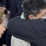 Đoàn tụ con trai sau 27 năm mất tích adt1743036205 2324 8706 8716 2965 8831 anh cat 3 2 auto cropjpg