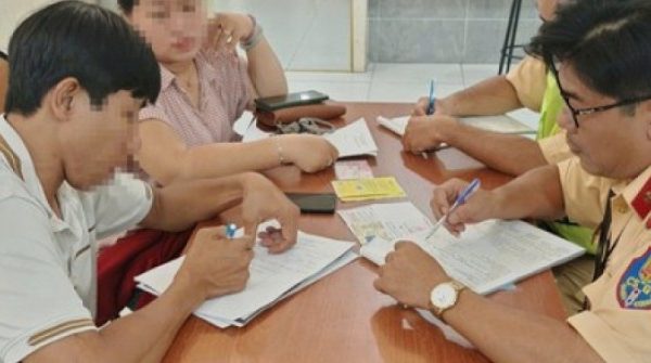 Xử phạt tài xế xe cứu thương chở dàn diễn viên "Âm dương lộ" đi sự kiện adt1743040543 z00f23915f7d62812fca873ad0f6d0a41a 7 anh cat 3 2 auto cropjpg